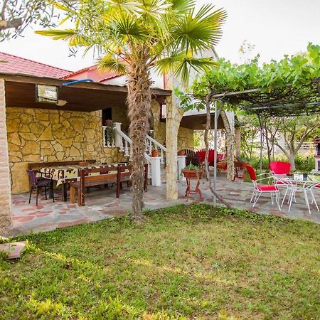 Villa Touzla Офринион Екстериор снимка
