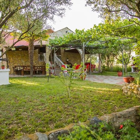Villa Touzla Офринион Екстериор снимка