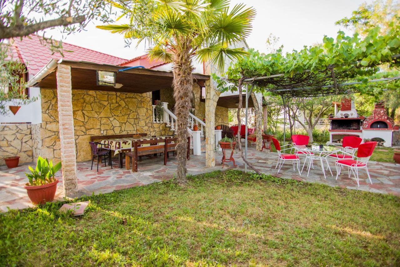 Villa Touzla Офринион Екстериор снимка