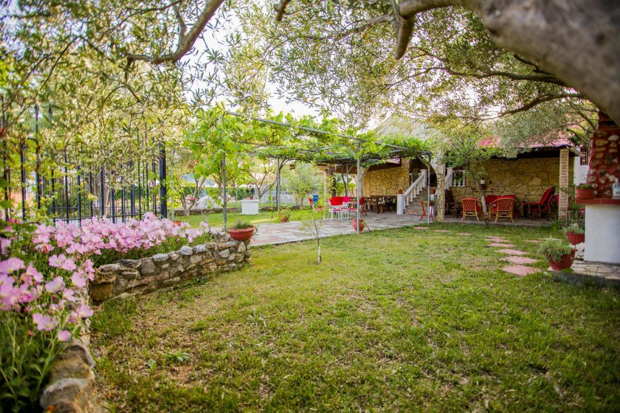 Villa Touzla Офринион Екстериор снимка