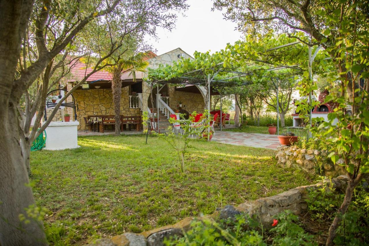 Villa Touzla Офринион Екстериор снимка
