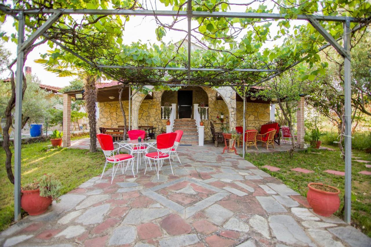 Villa Touzla Офринион Екстериор снимка