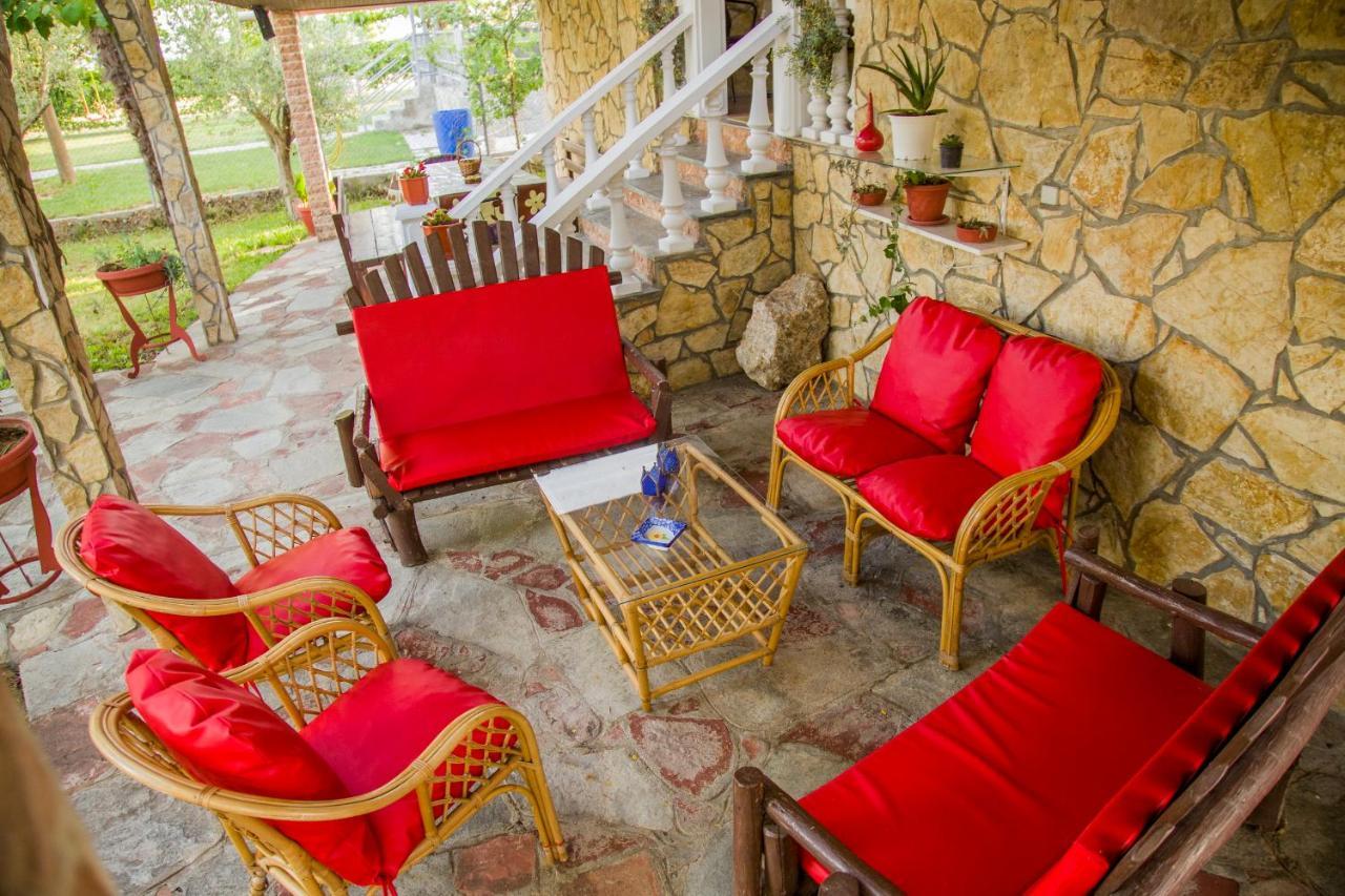 Villa Touzla Офринион Екстериор снимка