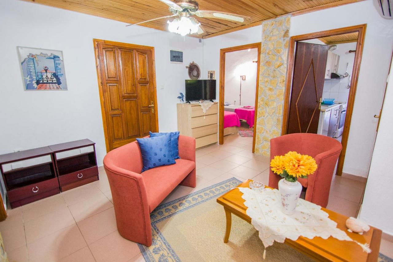 Villa Touzla Офринион Екстериор снимка