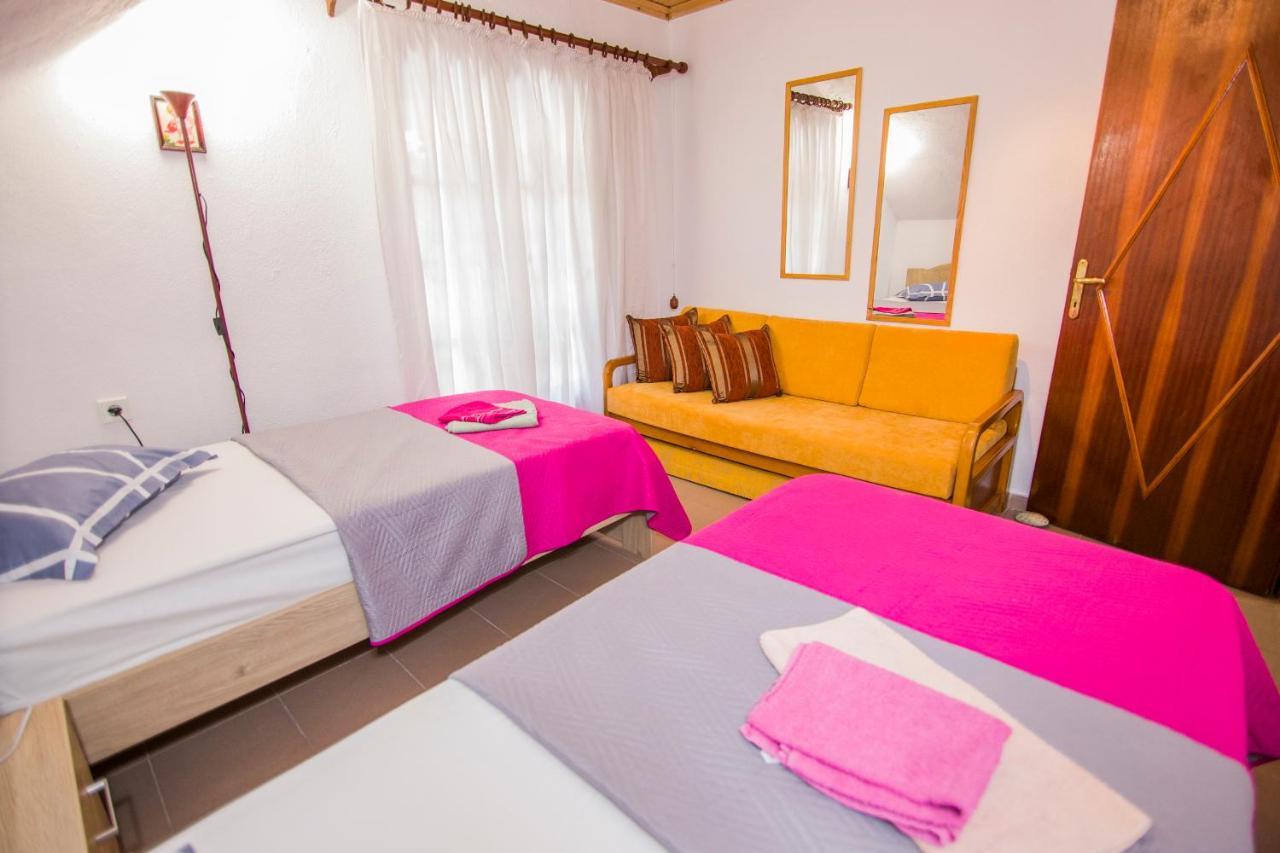 Villa Touzla Офринион Екстериор снимка