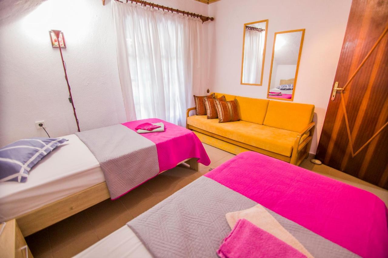Villa Touzla Офринион Екстериор снимка