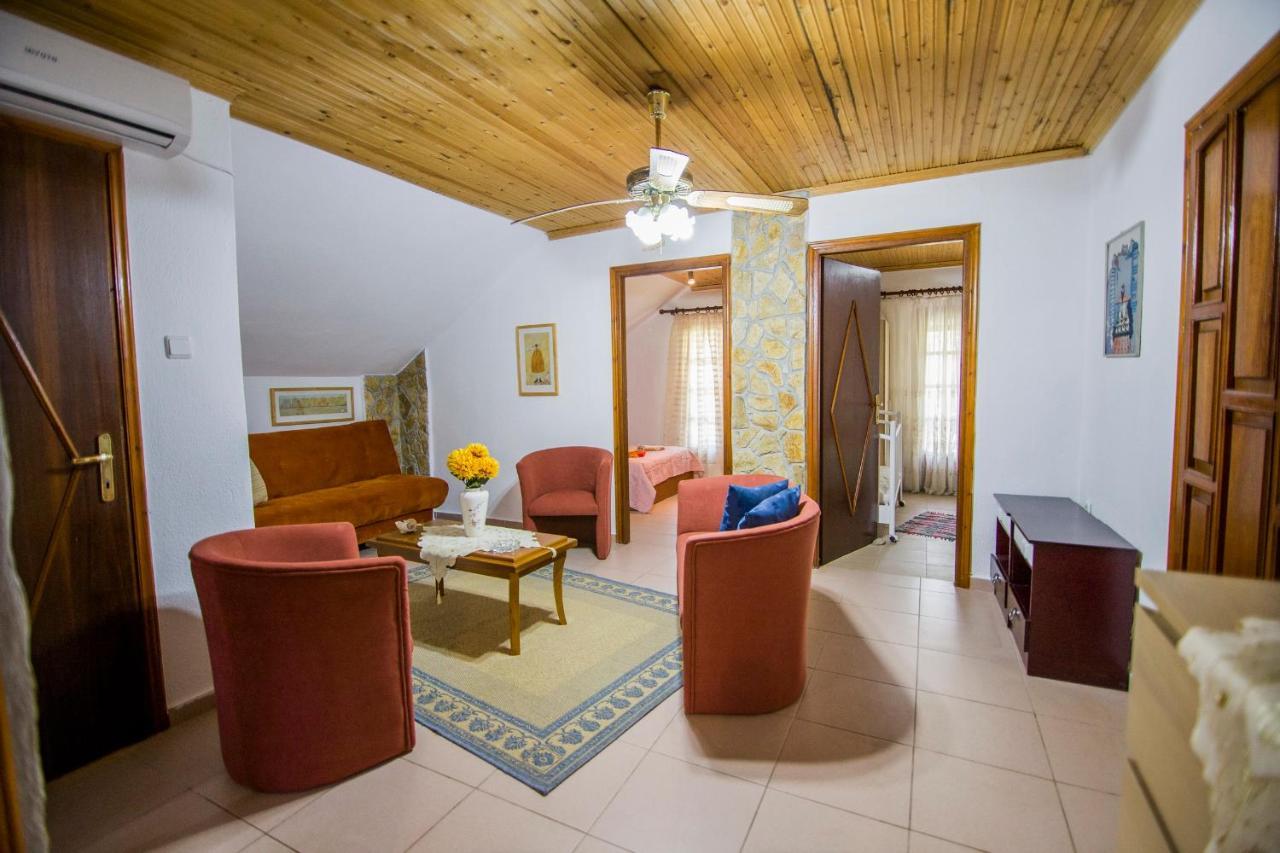 Villa Touzla Офринион Екстериор снимка