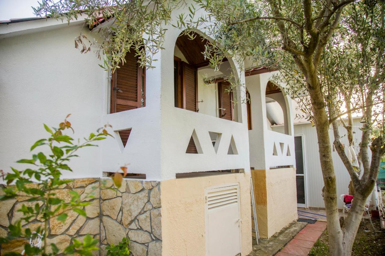 Villa Touzla Офринион Екстериор снимка