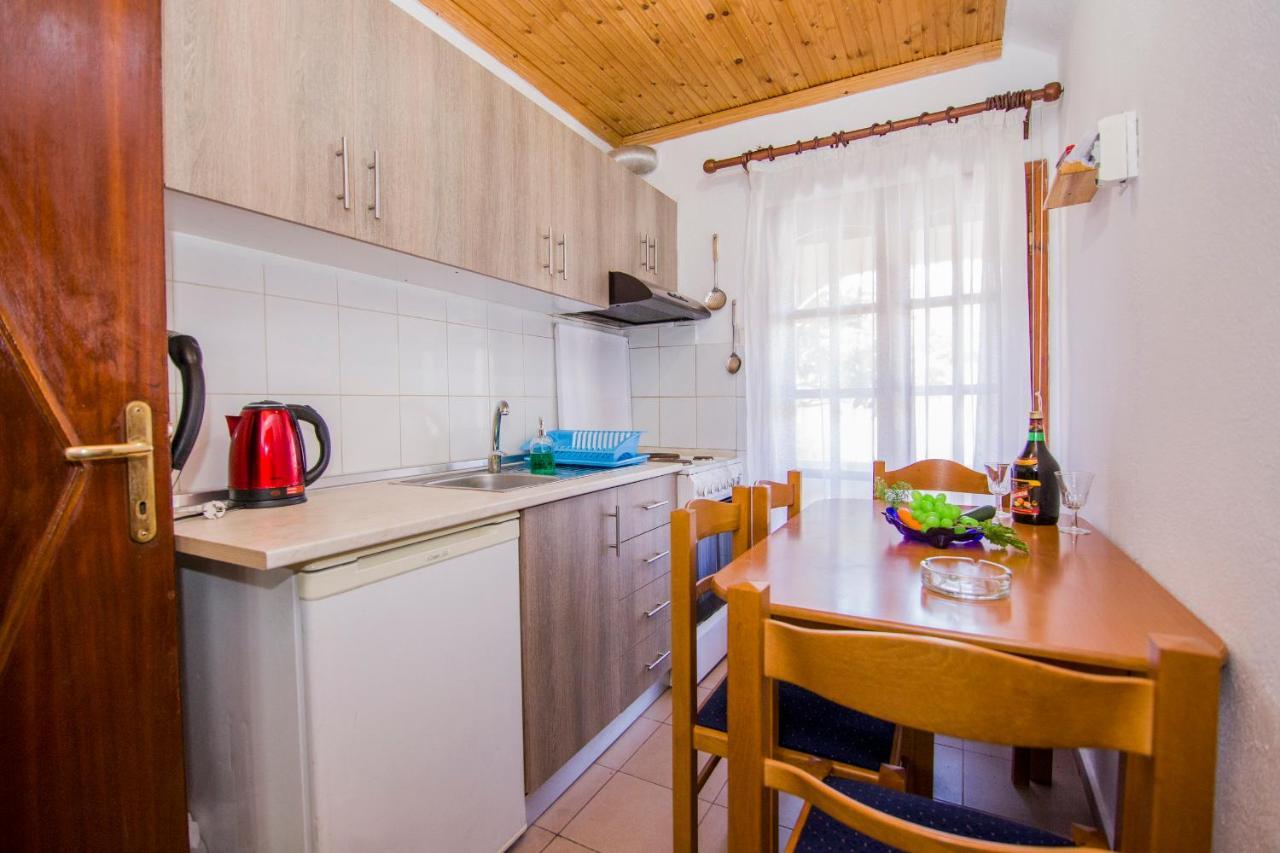 Villa Touzla Офринион Екстериор снимка