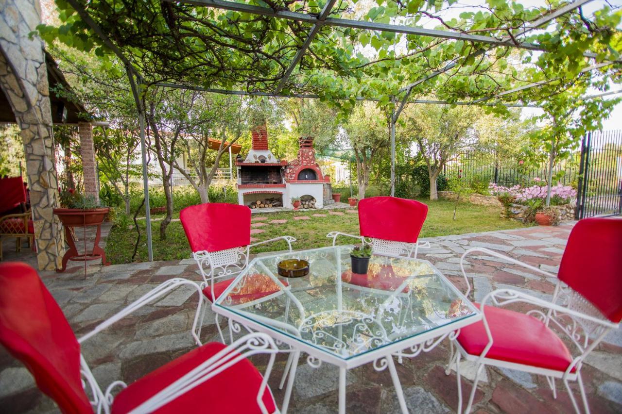 Villa Touzla Офринион Екстериор снимка