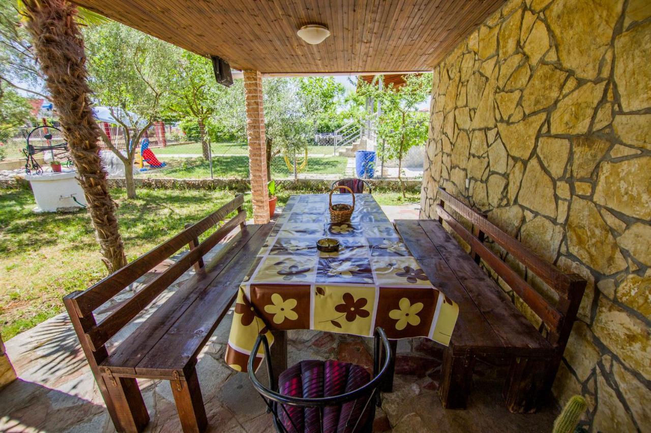 Villa Touzla Офринион Екстериор снимка